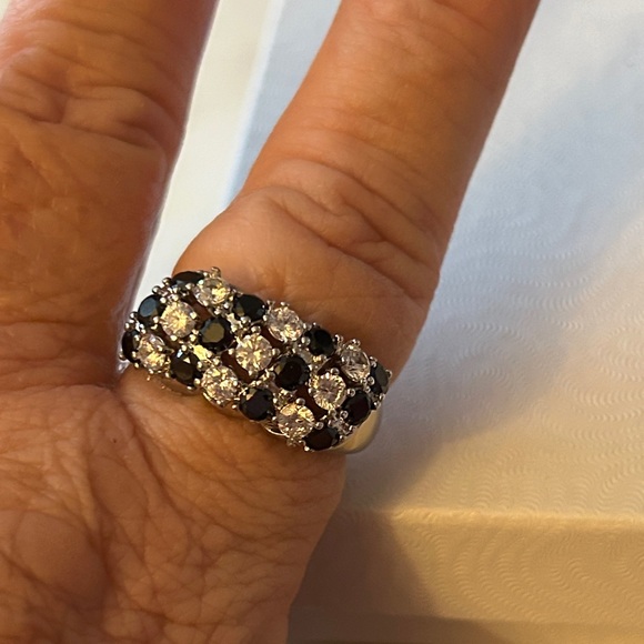 Vintage Elegant 925 SterlingSilver and Black‎ Crystal Stone Ring size 9
